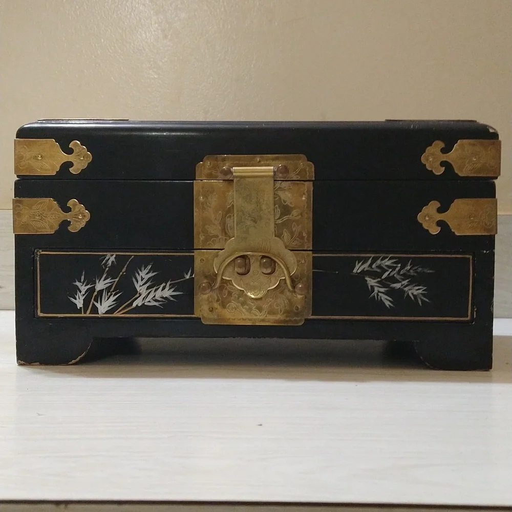 Vintage RARE MCM Japanese Decor Jewelry Box Black Lacquer & Mother of Pearl